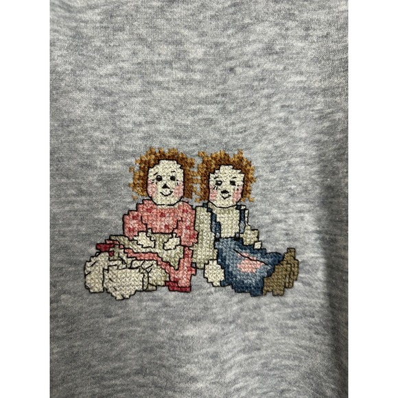 Vintage Gearing Up USA Made Crewneck Sweatshirt Embroidered Dolls‎ Gray Medium - Picture 2 of 7